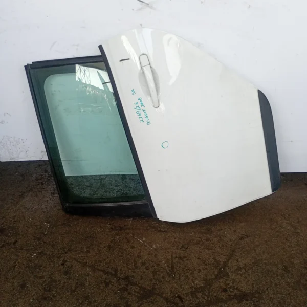 Porta posteriore sinistra Peugeot 2008 (2013 – 2016) 1.4 50 KW diesel 9802969780 8H01