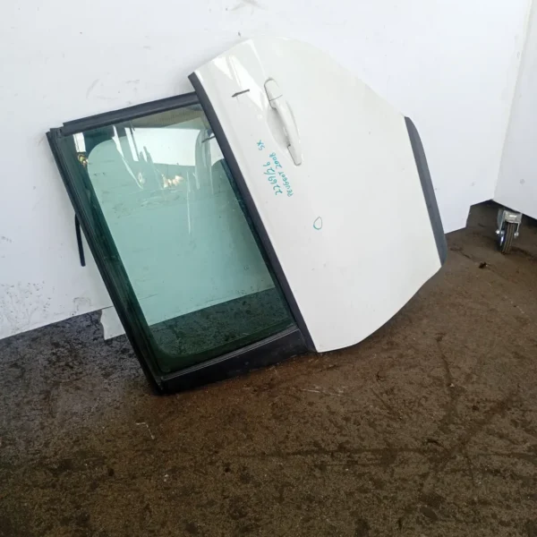 Porta posteriore sinistra Peugeot 2008 (2013 – 2016) 1.4 50 KW diesel 9802969780 8H01