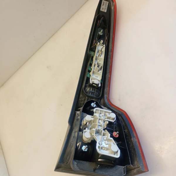 Faro posteriore sinistra Volvo V50 (2004 – 2012) 2.0 100 KW diesel 30678749 D4204T