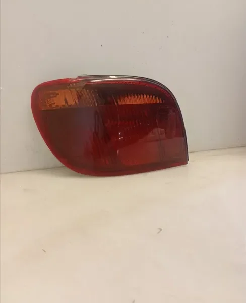 Faro posteriore sinistra Toyota Yaris (1999 – 2005) 1.4 55 KW diesel 8156052260 1ND TV