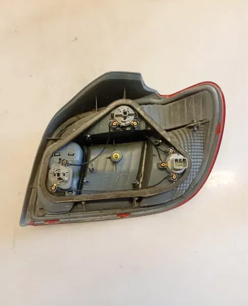 Faro posteriore sinistra Toyota Yaris (1999 – 2005) 1.4 55 KW diesel 8156052260 1ND TV