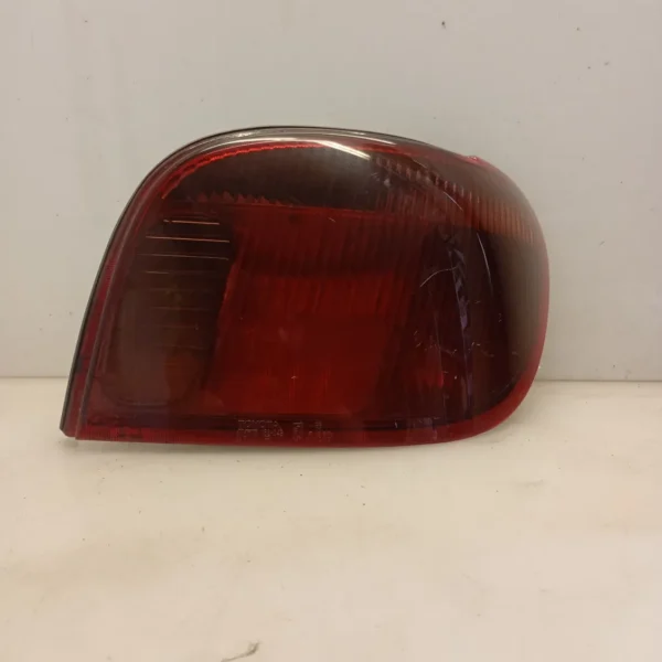 Faro posteriore destra Toyota Yaris (1999 – 2005) 1.4 55 KW diesel 8155052280 1ND TV