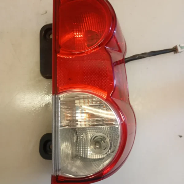Faro posteriore destra Nissan Nv200 (2009 – oggi) 1.5 66 KW diesel 26550BJ00A K9K