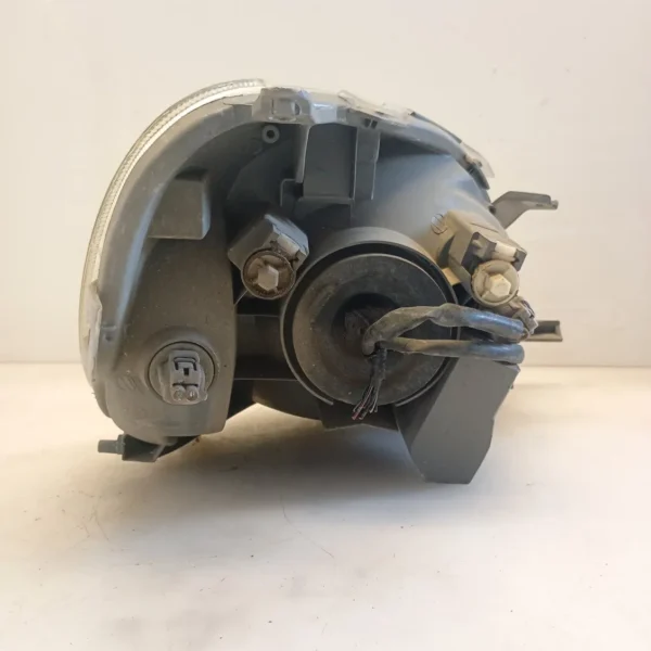Faro ant. sinistra Toyota Yaris (1999 – 2005) 1.4 55 KW diesel 8115052360 1ND TV