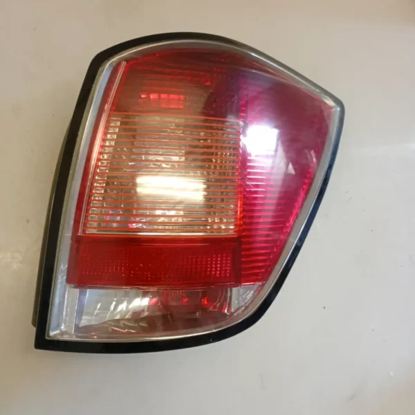 Faro posteriore destra Opel Astra (2004 – 2011) 1.7 74 KW diesel 93182993 Z17DTH