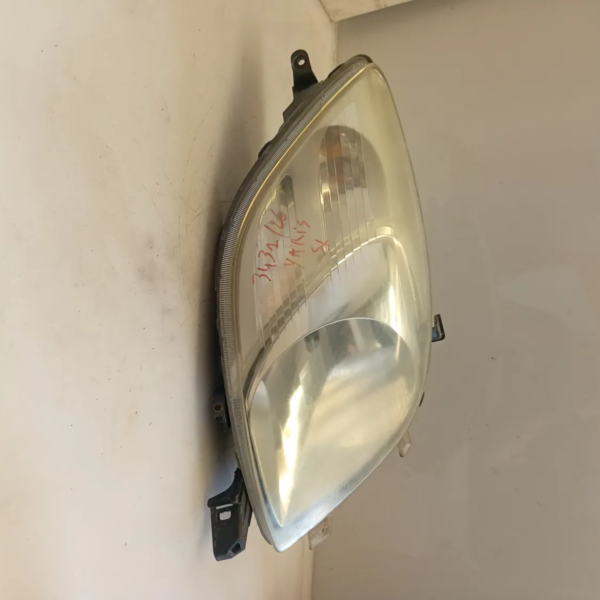 Faro ant. sinistra Toyota Yaris (2005 – 2012) 1.4 66 KW diesel 811700D330 1ND TV