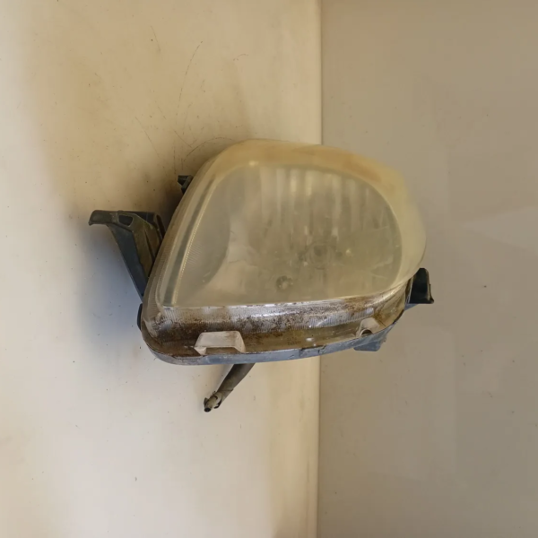 Faro ant. sinistra Toyota Yaris (2005 – 2012) 1.4 66 KW diesel 811700D330 1ND TV