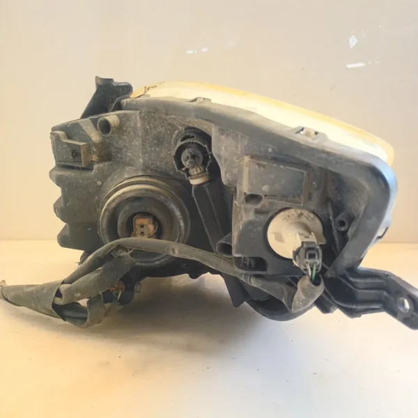 Faro ant. sinistra Toyota Yaris (2005 – 2012) 1.4 66 KW diesel 811700D330 1ND TV