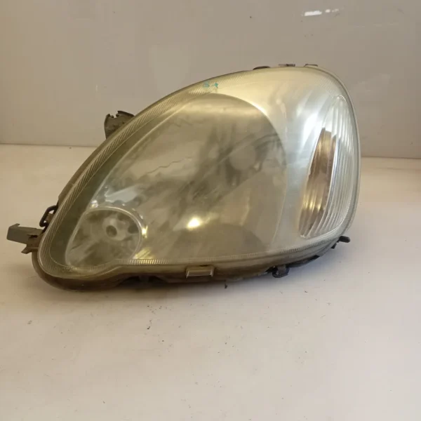 Faro ant. sinistra Toyota Yaris (2001 – 2005) 1.0 48 KW benzina 811700D080 1SZ FE