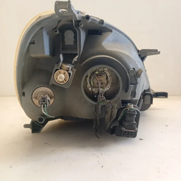 Faro ant. sinistra Toyota Yaris (2001 – 2005) 1.0 48 KW benzina 811700D080 1SZ FE