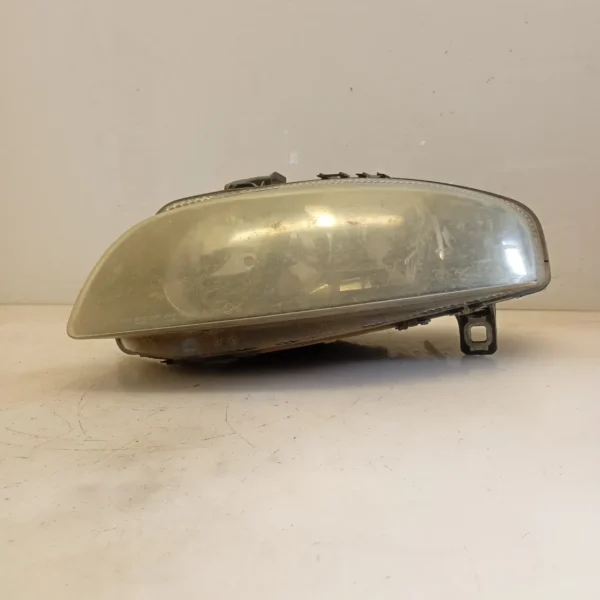 Faro ant. sinistra Alfa Romeo Gt (2003 – 2011) 1.9 110 KW diesel 60681584 937A5000