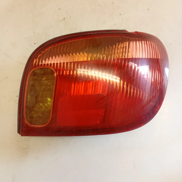Faro posteriore destra Toyota Yaris (2001 – 2005) 1.0 48 KW benzina 815510D070 1SZ FE