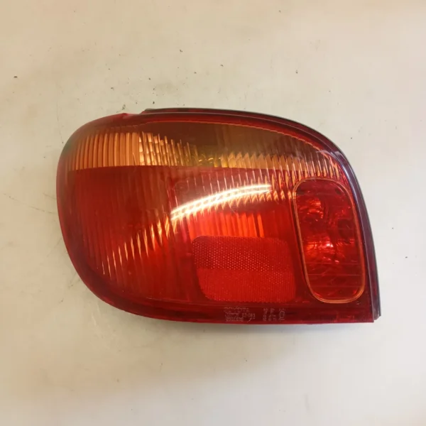 Faro posteriore sinistra Toyota Yaris (2001 – 2005) 1.0 48 KW benzina 815610D070 1SZ FE