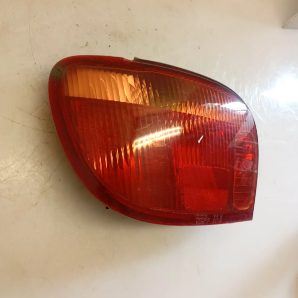 Faro posteriore sinistra Toyota Yaris (2001 – 2005) 1.0 48 KW benzina 815610D070 1SZ FE