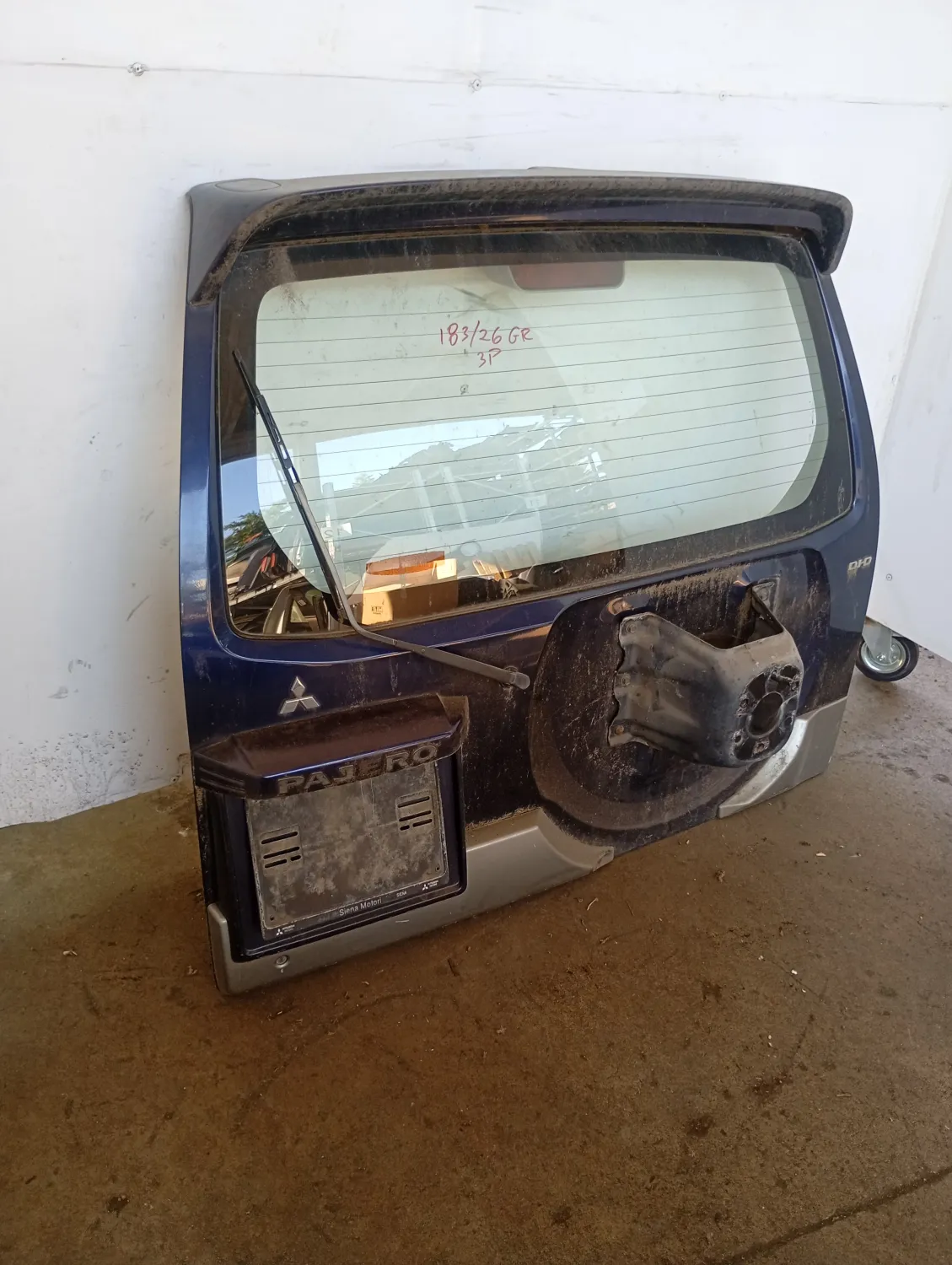Portellone post. Mitsubishi Pajero (2000 – 2007) 3.2 118 KW diesel MN133932 4M41