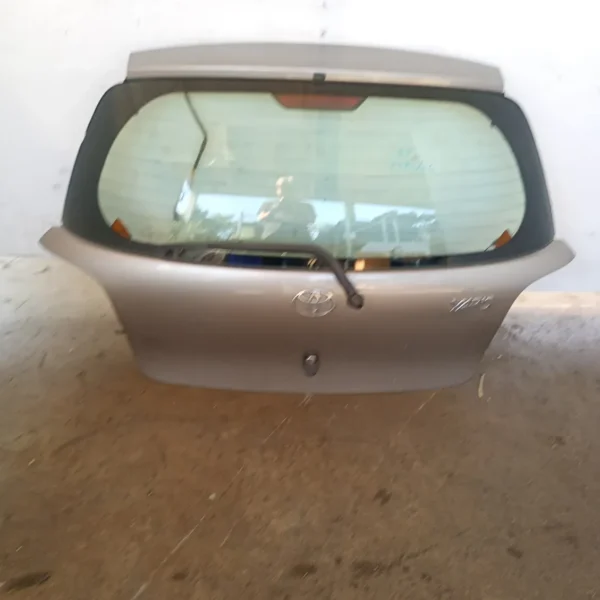 Portellone post. Toyota Yaris (2001 – 2005) 1.3 64 KW benzina 670050D020 2SZ FE