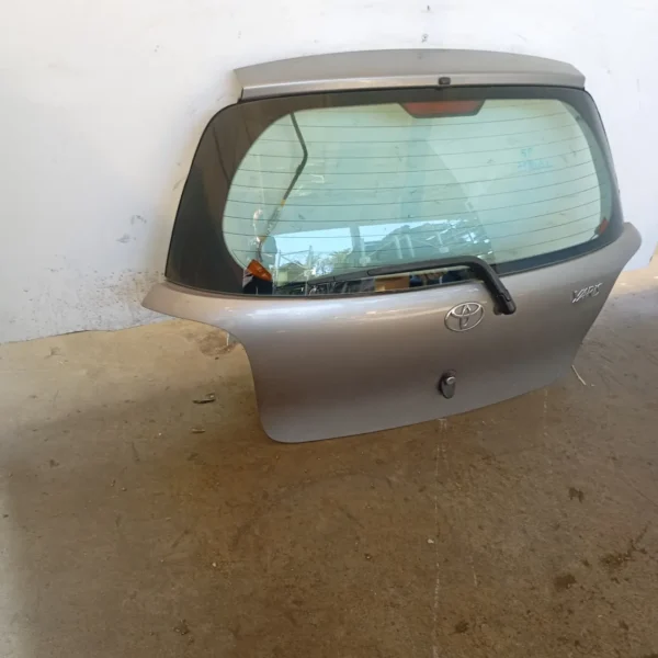 Portellone post. Toyota Yaris (2001 – 2005) 1.3 64 KW benzina 670050D020 2SZ FE
