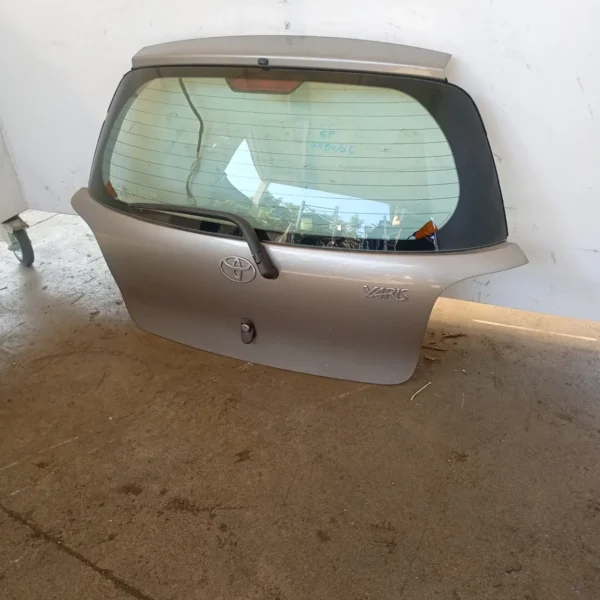 Portellone post. Toyota Yaris (2001 – 2005) 1.3 64 KW benzina 670050D020 2SZ FE