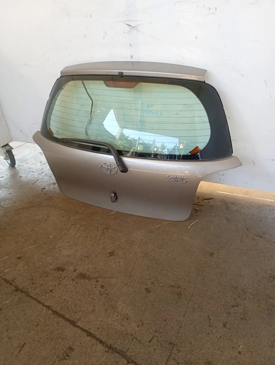 Portellone post. Toyota Yaris (2001 – 2005) 1.3 64 KW benzina 670050D020 2SZ FE
