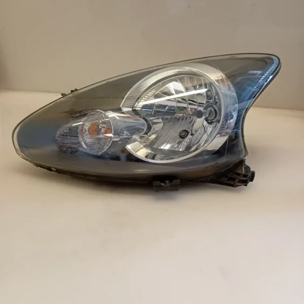 Faro ant. sinistro Toyota Aygo 1a Serie 2010 1.0 50 KW benzina 811700H011 1KR FE