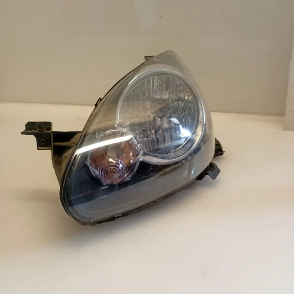 Faro ant. sinistro Toyota Aygo 1a Serie 2010 1.0 50 KW benzina 811700H011 1KR FE