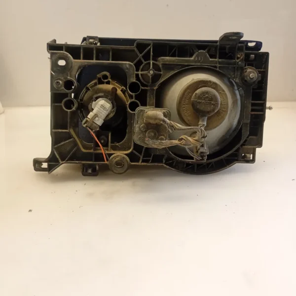 Faro ant. destra Nissan Terrano (1996 – 1999) 2.7 92 KW diesel 260107F000 TD27G