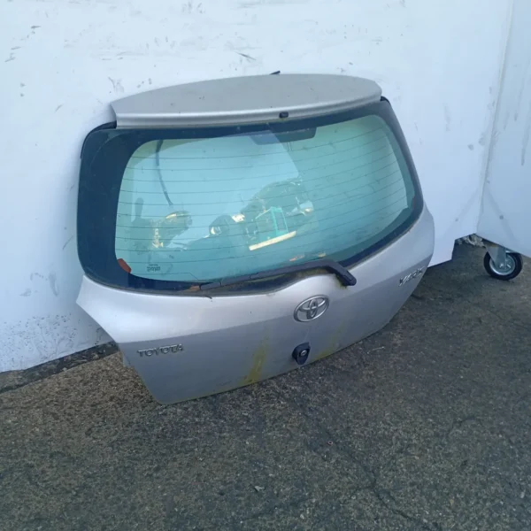 Portellone post. Toyota Yaris (2005 – 2012) 1.0 51 KW benzina 670050D160 1KR FE