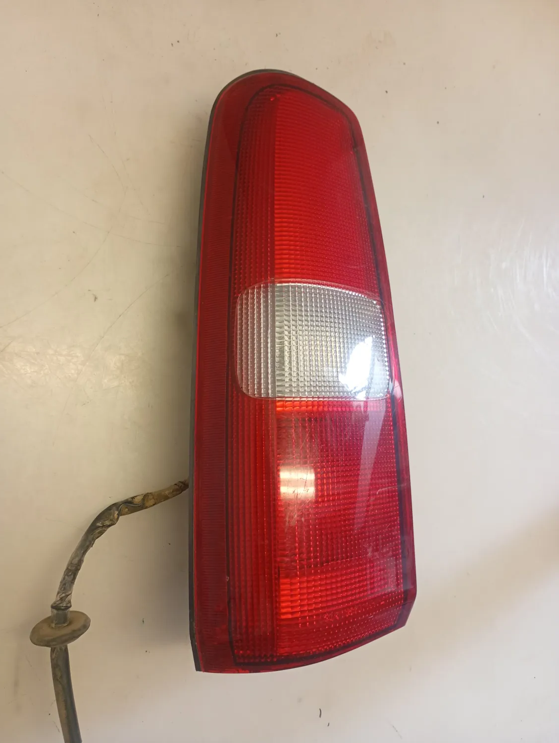 Faro posteriore sinistra Suzuki Jimny (1999 – 2005) 1.3 59 KW benzina 3627581A00000 G13BB