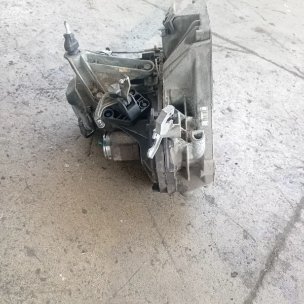 Cambio completo Nissan Qashqai (2010 – 2014) 1.6 86 KW benzina 32010BB00A HR16