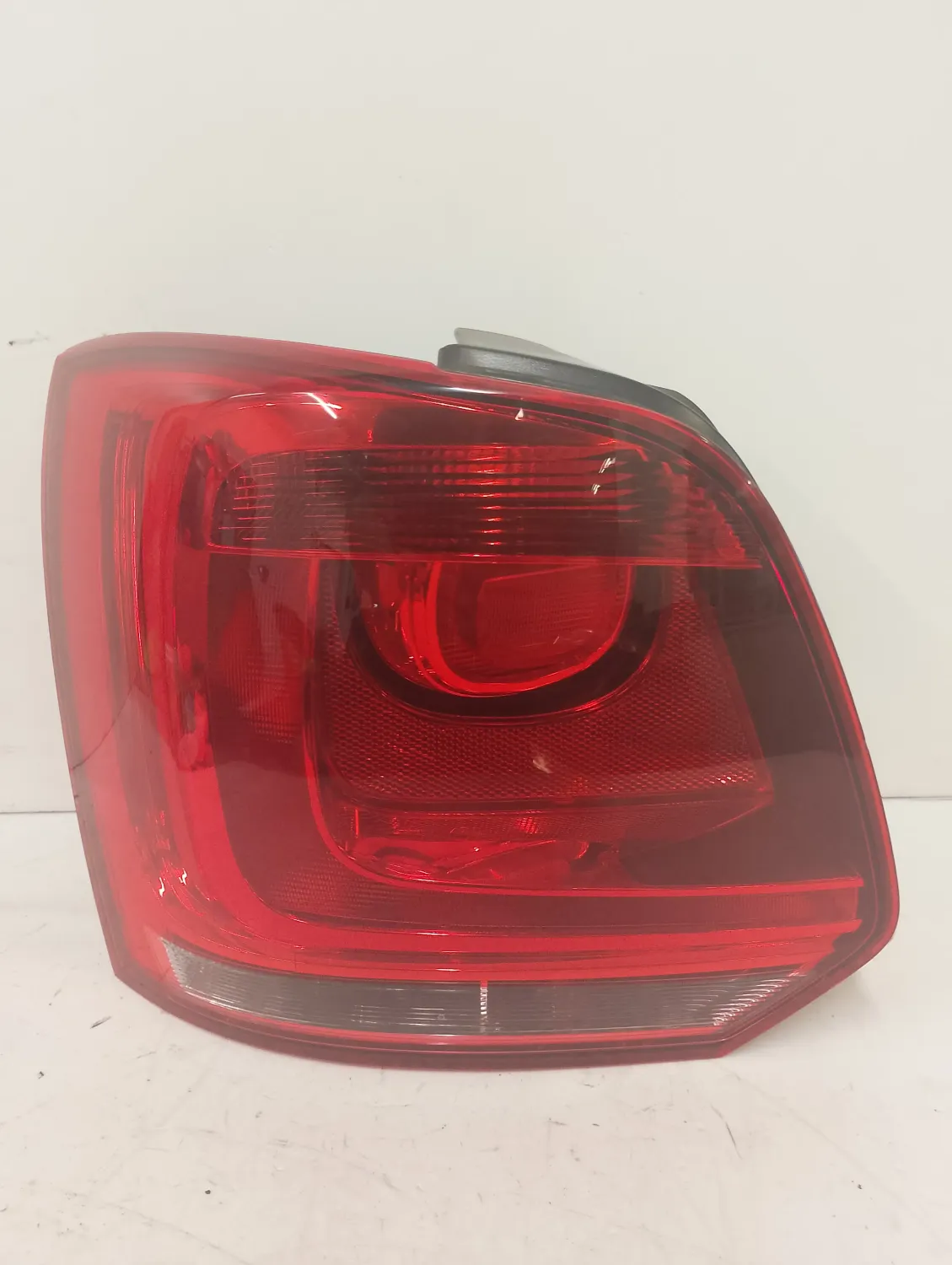 Faro posteriore sinistra Volkswagen Polo (2009 – 2014) 1.2 51 KW benzina 6R0945095AH CGP