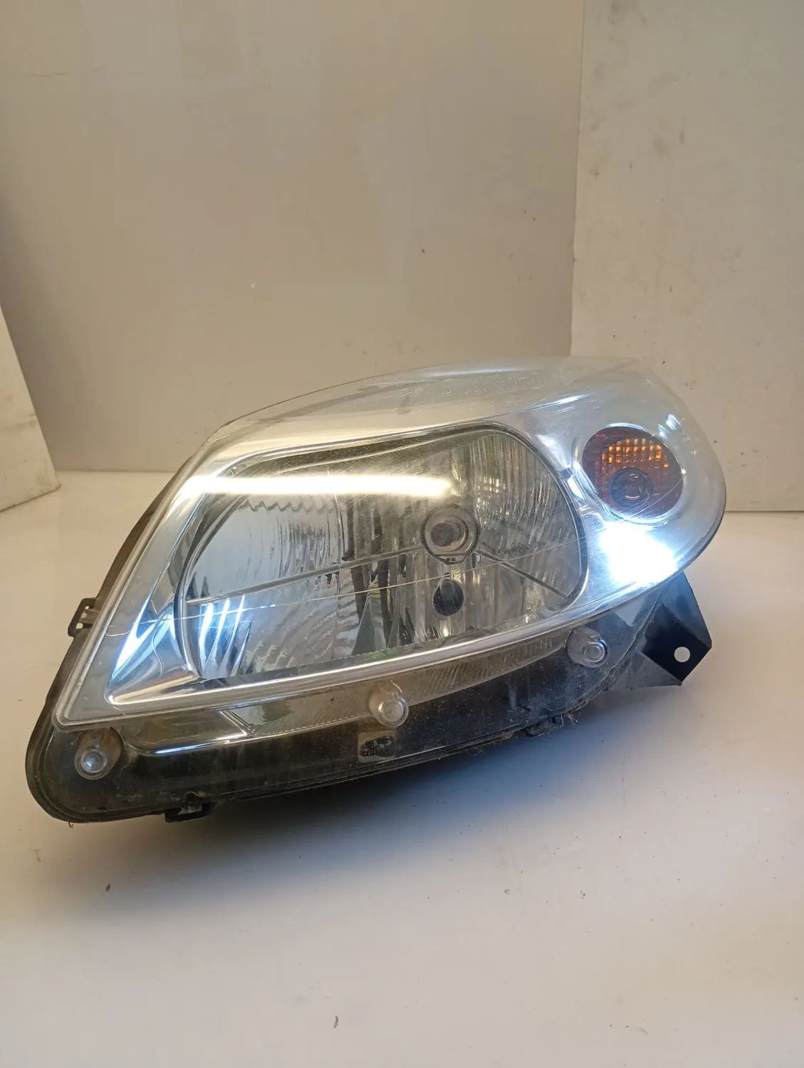 Faro ant. sinistra Dacia Sandero (2008 – 2013) 1.4 55 KW 8200733878 K7J A7