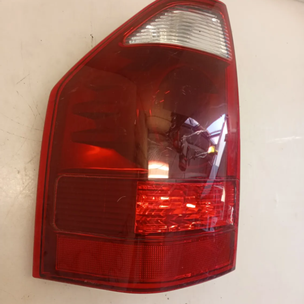 Faro post. sup. sinistra Mitsubishi Pajero (2000 – 2007) 3.2 118 KW diesel MR548045 4M41