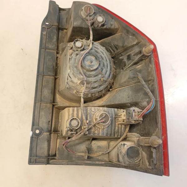 Faro post. sup. sinistra Mitsubishi Pajero (2000 – 2007) 3.2 118 KW diesel MR548045 4M41