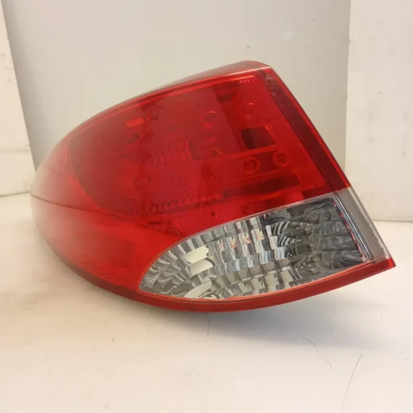 Faro posteriore est. sinistra Hyundai Ix35 4×4 (2010 – 2015) 2.0 100 KW diesel 924012Y000 D4HA