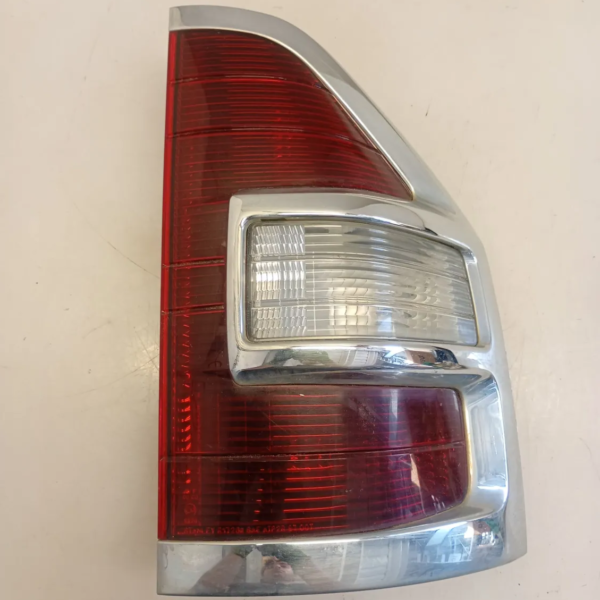 Faro post. sup. destra Mitsubishi Pajero (2000 – 2007) 3.2 121 KW diesel MR548046 4M41