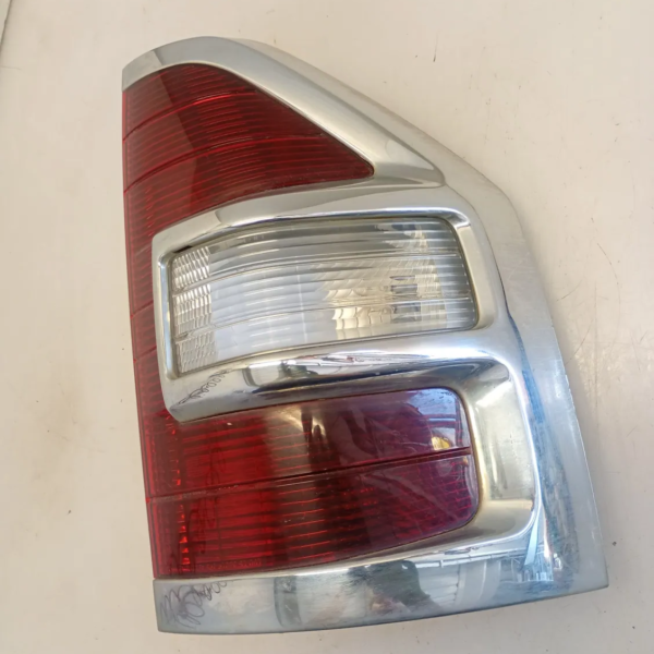 Faro post. sup. destra Mitsubishi Pajero (2000 – 2007) 3.2 121 KW diesel MR548046 4M41
