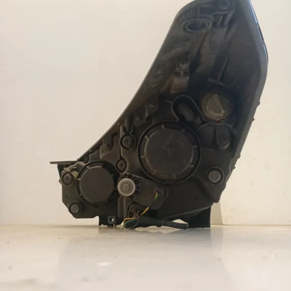 Faro ant. destra Hyundai Ix35 4×4 (2010 – 2015) 2.0 100 KW diesel 921022Y000 D4HA