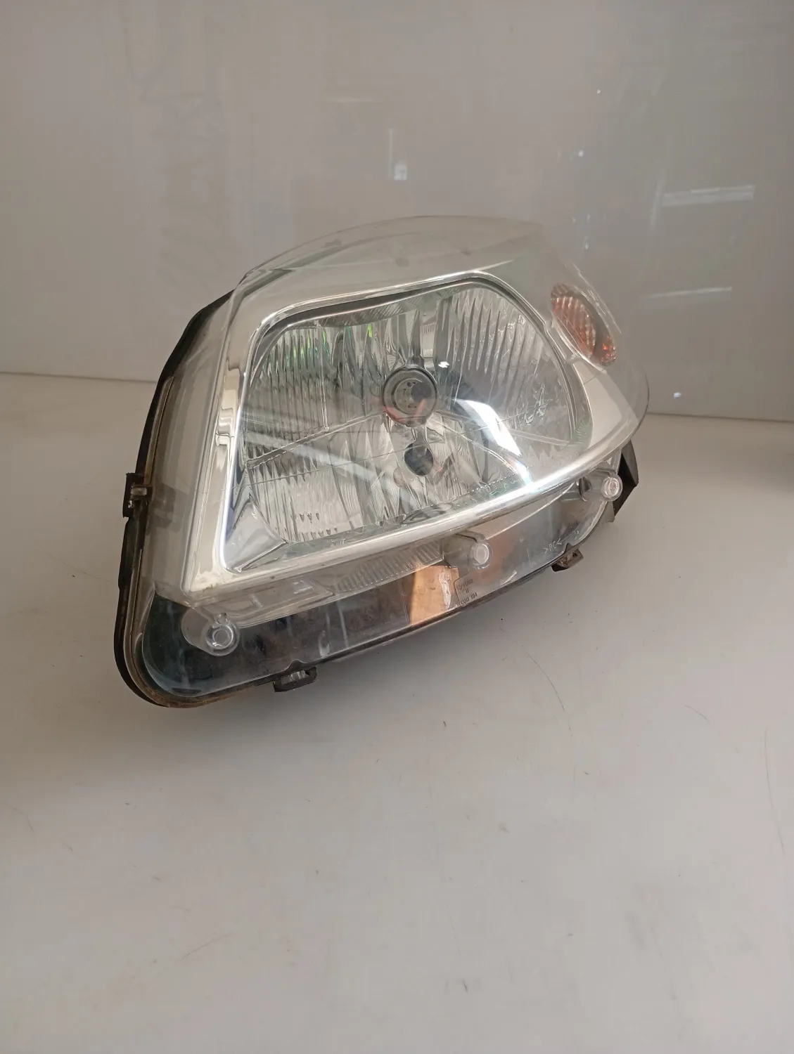 Faro ant. sinistro Dacia Sandero (2008 – 2013) 1.4 55 KW benzina 8200733878 K7J A7