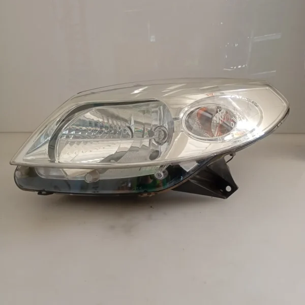 Faro ant. sinistro Dacia Sandero (2008 – 2013) 1.4 55 KW benzina 8200733878 K7J A7