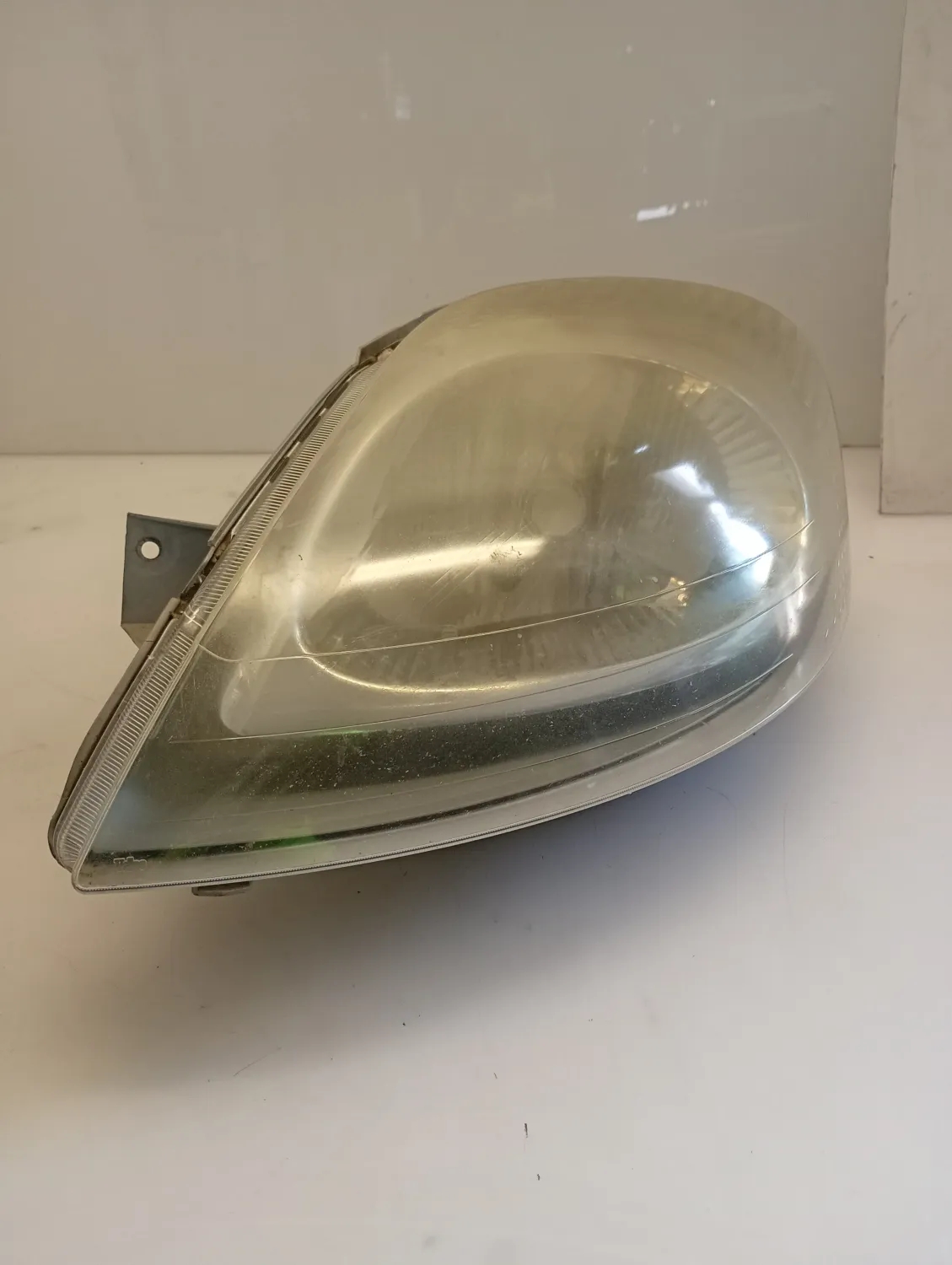 Faro ant. sinistro Renault Trafic (2001 – 2006) 1.9 74 KW diesel 7700311371 G9U B7
