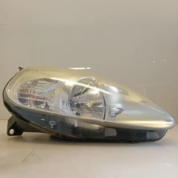 Faro ant. destro Fiat Grande Punto (2005 – 2008) 1.2 48 KW benzina 51840989 199A4000
