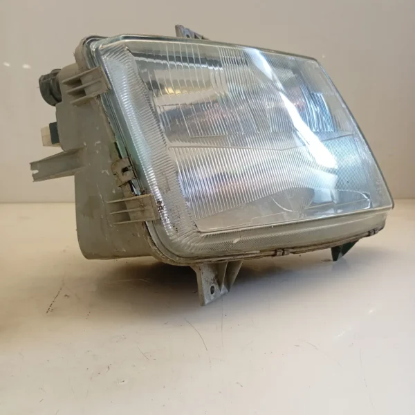 Faro ant. destro Mercedes benz Vito (1996 – 2003) 2.2 90 KW diesel A6388200161 611980