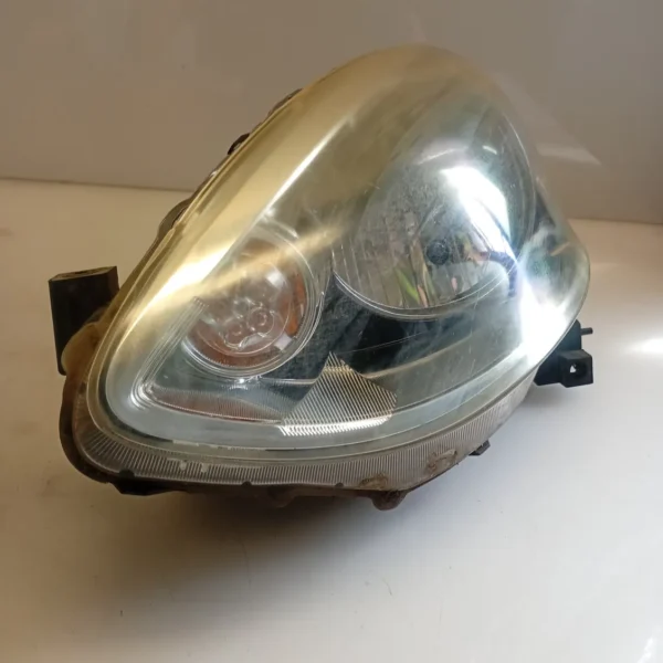 Faro ant. sinistro Nissan Micra (2010 – oggi) 1.2 59 KW benzina 260603HN1A HR12