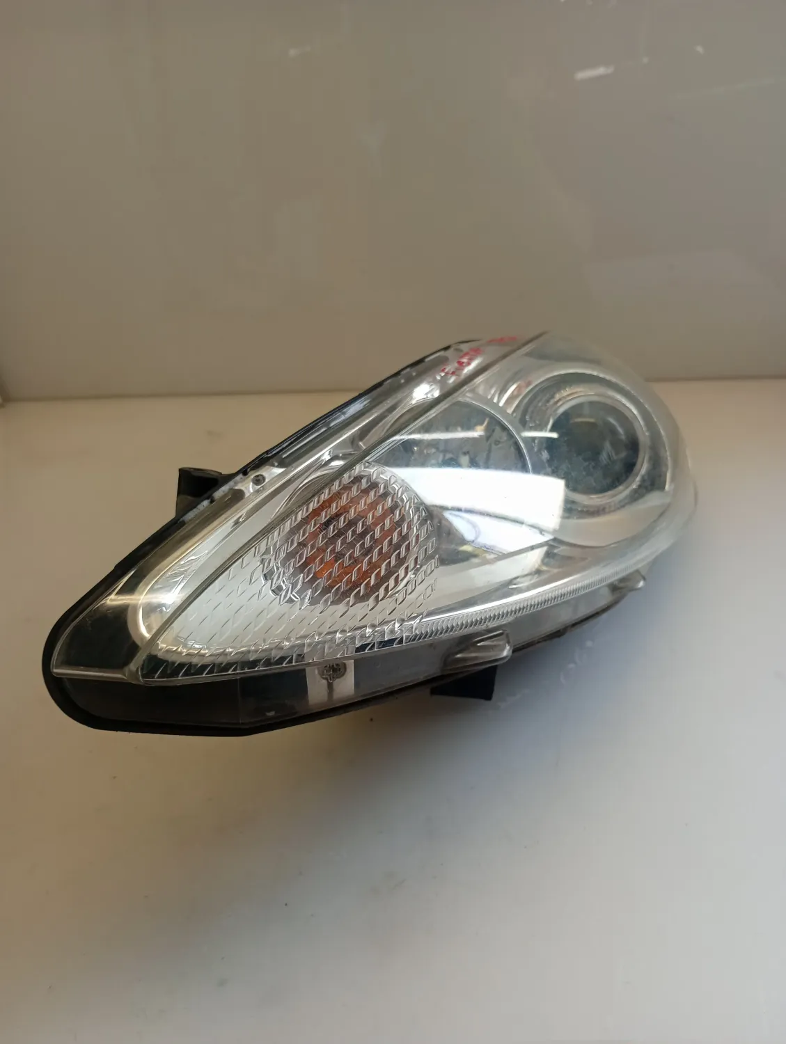 Faro ant. sinistro Ford Fiesta (2008 – 2013) 1.4 50 KW diesel 1740028 F6JD
