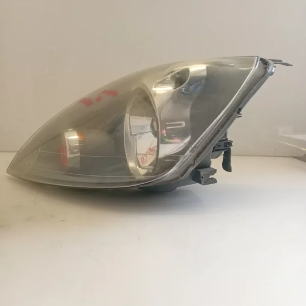 Faro ant. sinistro Ford Fiesta (2005 – 2008) 1.2 55 KW benzina 1416311 FUJA