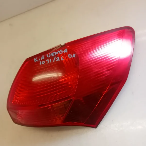 Faro posteriore est. destro Kia Venga (2010 – oggi) 1.4 66 KW diesel 924021P000 D4FC