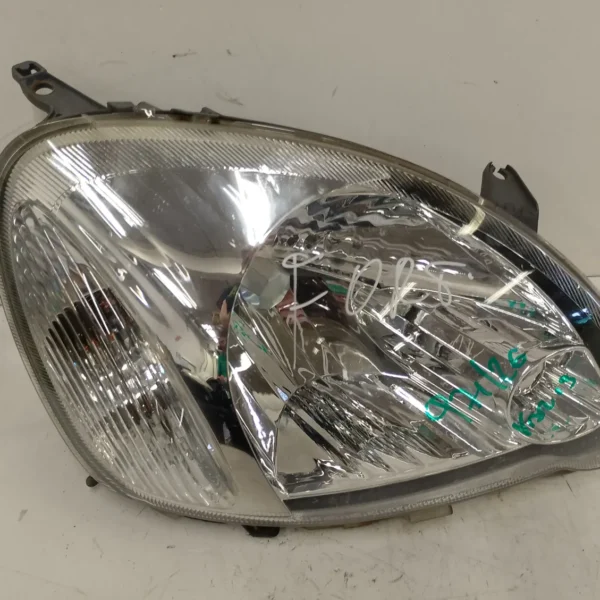 Faro ant. destro Toyota Yaris (2001 – 2005) 1.0 48 KW benzina 811300D080 1SZ FE