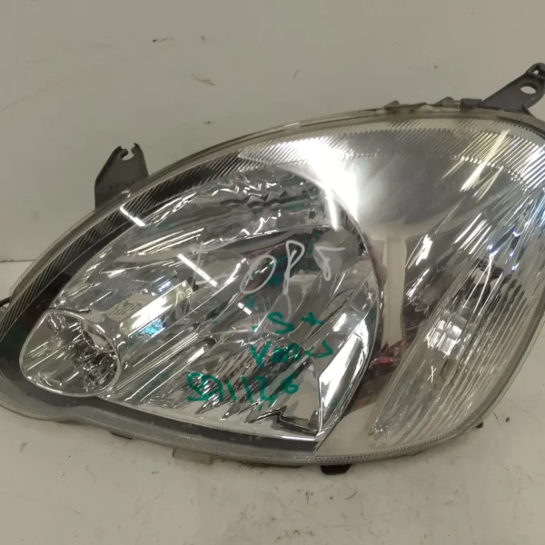 Faro ant. sinistro Toyota Yaris (2001 – 2005) 1.0 48 KW benzina 811700D080 1SZ FE