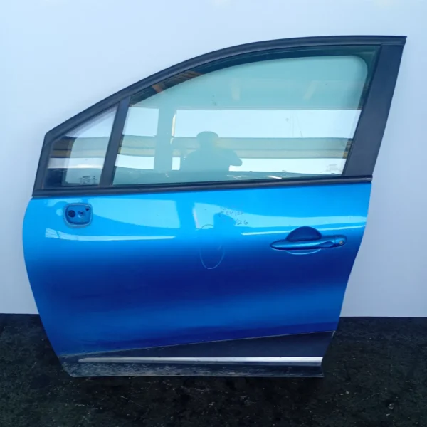 Porta anteriore sinistra Renault Captur (2013 – 2017) 1.5 66 KW diesel 801018596R K9K E6