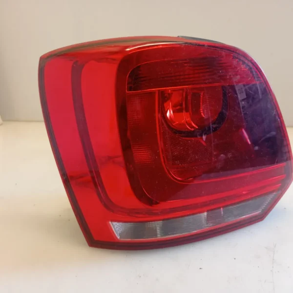 Faro posteriore sinistro Volkswagen Polo (2009 – 2014) 1.6 60 KW 6R0945095AH CNK